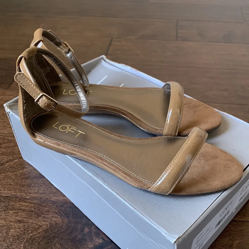 NIB LOFT Single Strap Mini Wedge Sandals Size 7